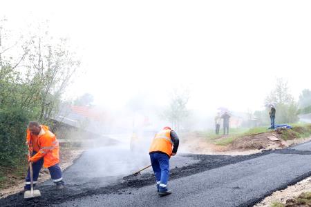 ASFALTIRANJE KOŽLJEK 03 FOTO LJUBO VUKELIČ